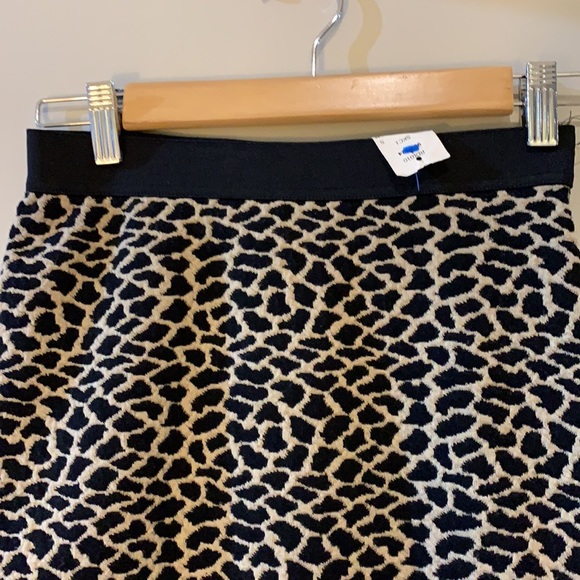A bit of 🐆 sexy in a Pencil Skirt NWT - Picture 5 of 9